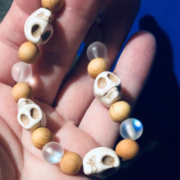 💀Handmade Skull bracelet with Aurora glass & wooden Sandalwood beads - Picture 4 of 8